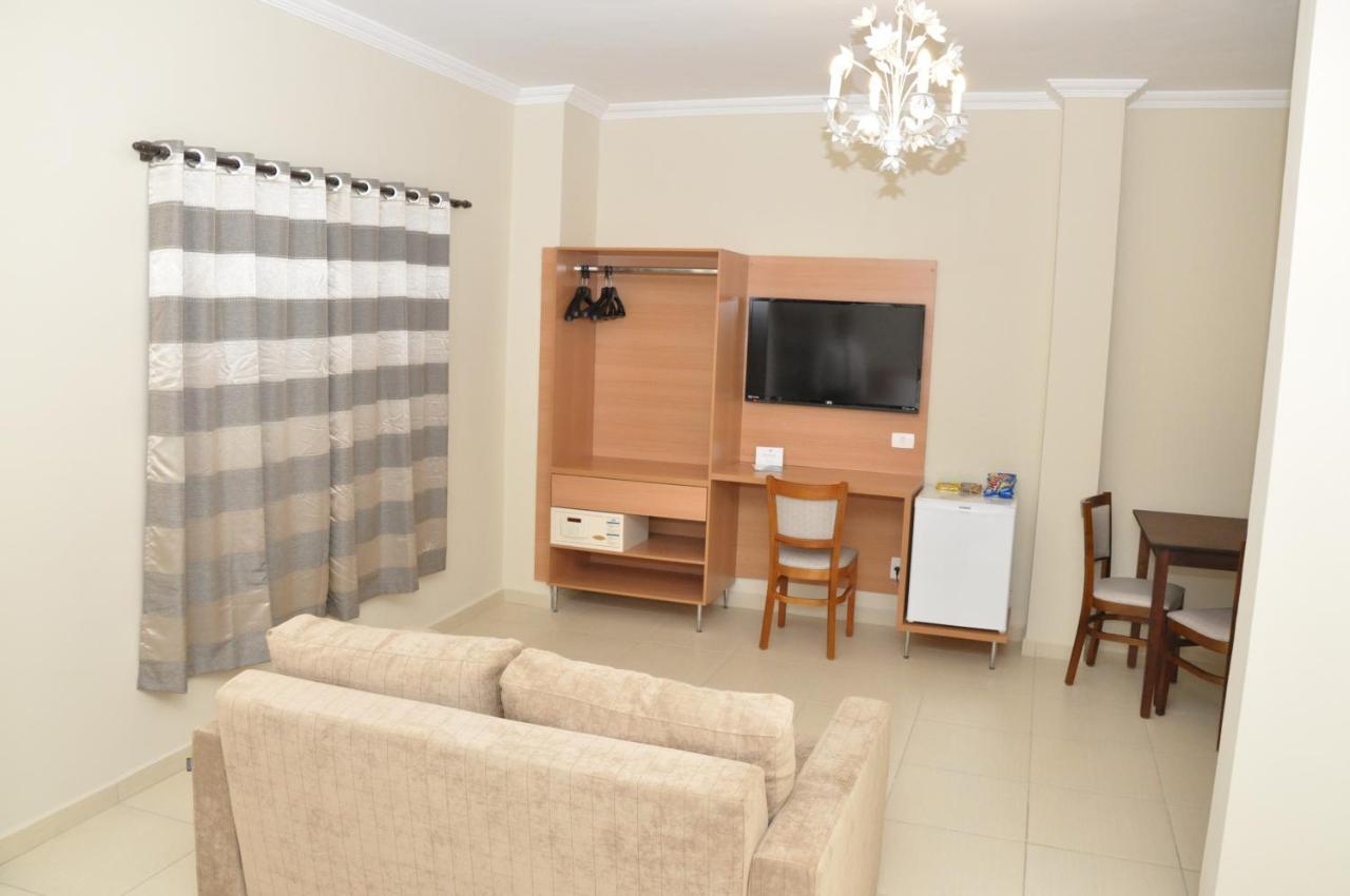 Lotus Hotel - A 6 Km Do Santuario De Aparecida-Sp Guaratinguetá Εξωτερικό φωτογραφία