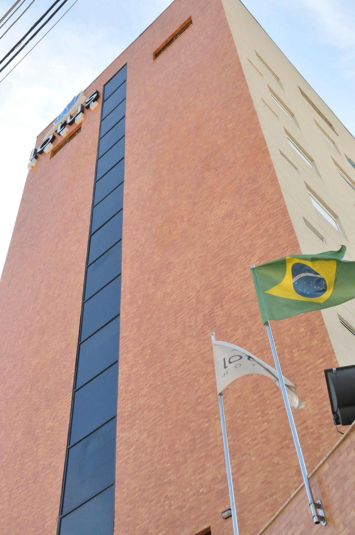 Lotus Hotel - A 6 Km Do Santuario De Aparecida-Sp Guaratinguetá Εξωτερικό φωτογραφία