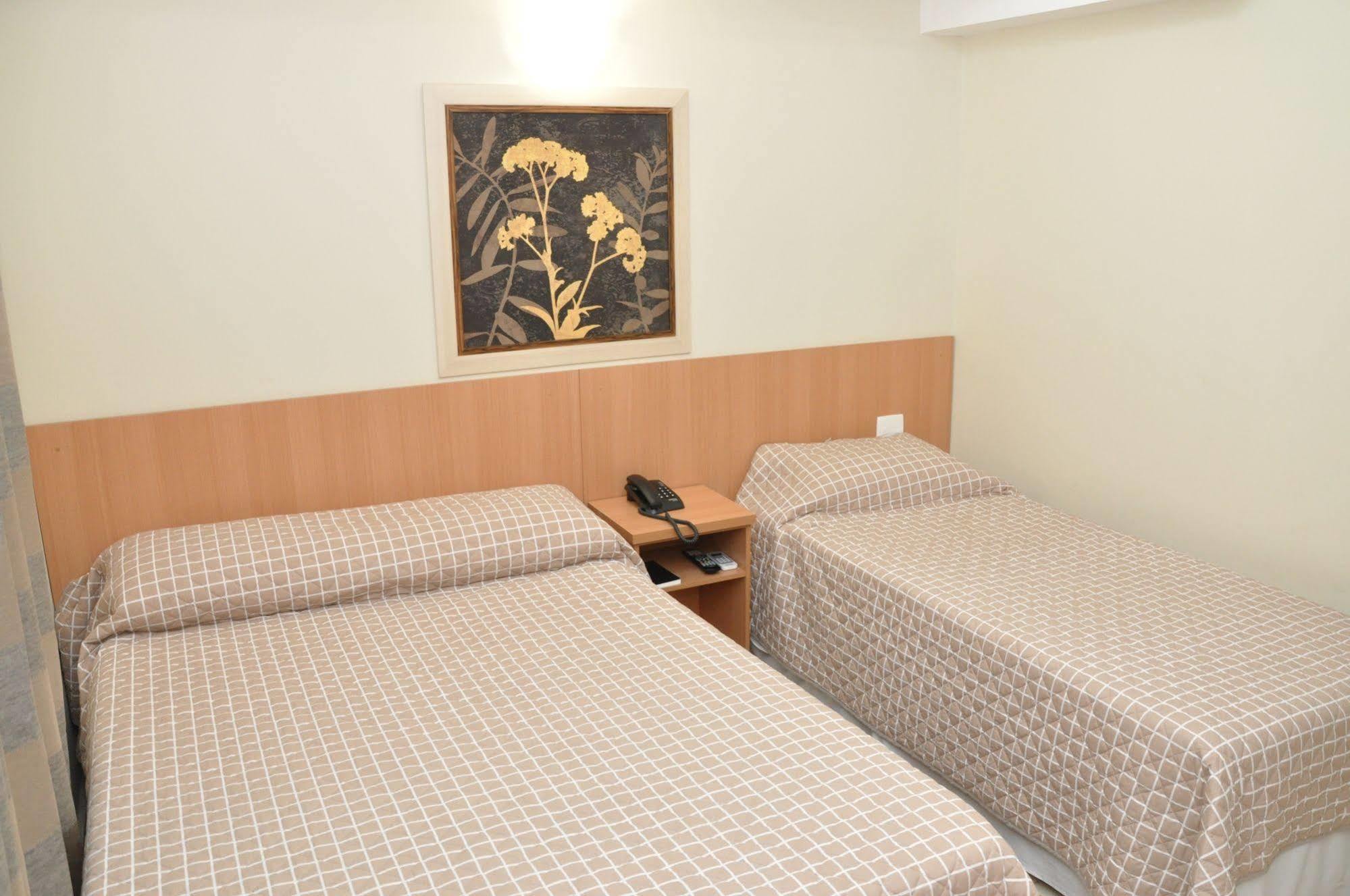 Lotus Hotel - A 6 Km Do Santuario De Aparecida-Sp Guaratinguetá Εξωτερικό φωτογραφία