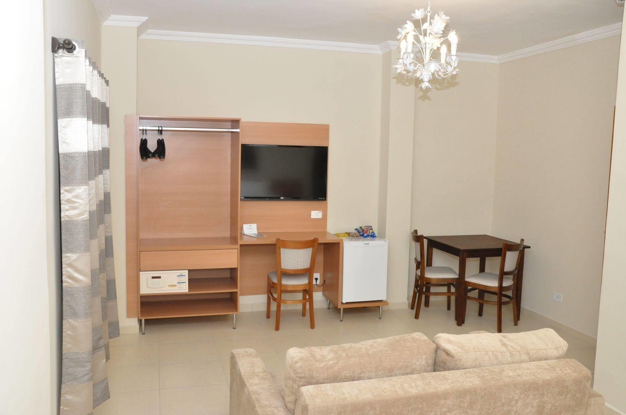 Lotus Hotel - A 6 Km Do Santuario De Aparecida-Sp Guaratinguetá Εξωτερικό φωτογραφία